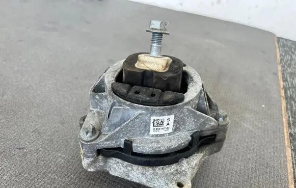 BMW 1 F20 F21 Engine mount bracket 6859407 311018