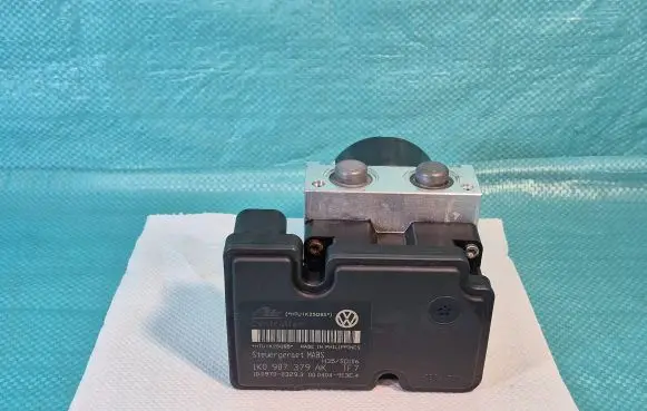 Skoda Octavia Mk2 (1Z) ABS Pump 1K0907379AK 10097003293 HTU1K25Q95