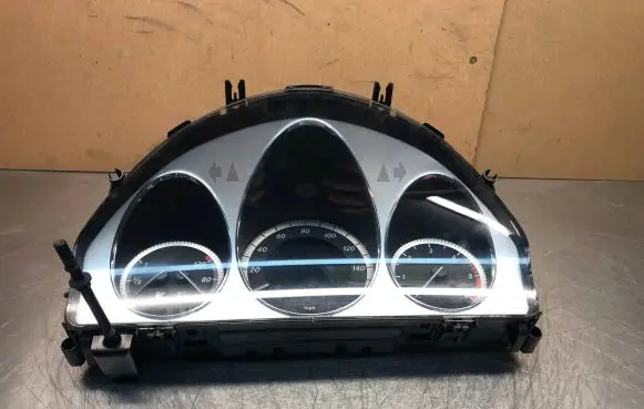 Mercedes-Benz C W204 Speedometer (instrument cluster) A2045408348 A2C53334575