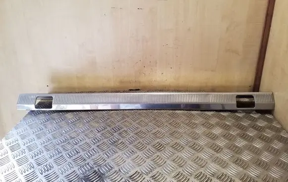 Trunk/boot sill cover protection