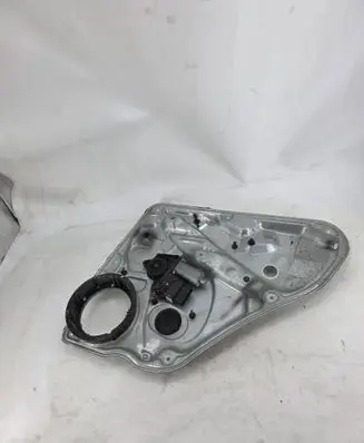 Volkswagen PASSAT B5 Rear door window regulator with motor 3B5839756
