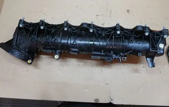 Mercedes-Benz GLC C253 Intake manifold A6560900500T