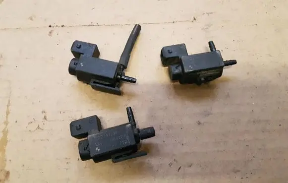 BMW 3 E90 E91 Valve vacuum 1742712