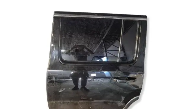 Jeep Grand Wagoneer Rear door 
