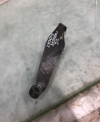 Nissan Qashqai J12 Generator/alternator bracket 117119218r