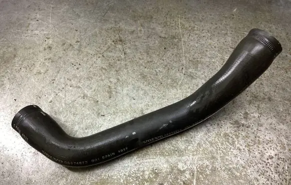 Volvo XC90 Engine coolant pipe/hose 08674873