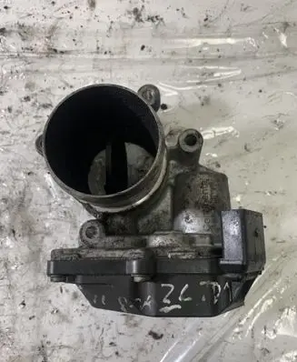 Volkswagen Tiguan Throttle valve 03L128063E A2C53338105