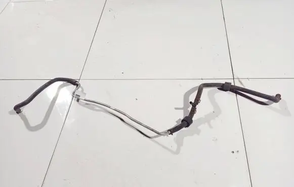 Volkswagen PASSAT B6 Engine coolant pipe/hose