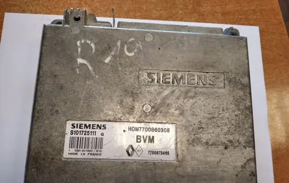 Renault Laguna I Engine control unit/module S101725111Q 7700860308