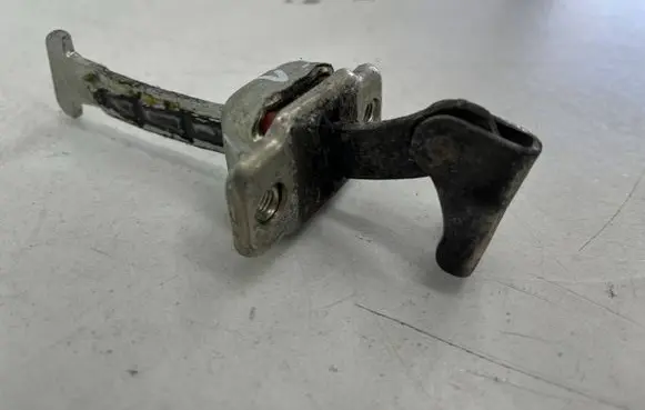 Peugeot 107 Rear door check strap stopper 5FRES92