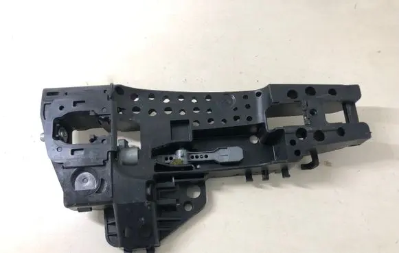 Rear door exterior handle/bracket