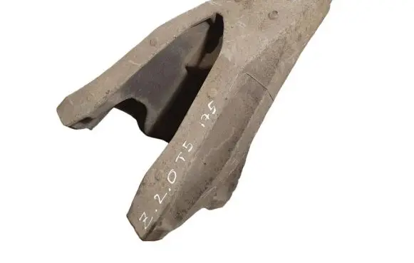 Volkswagen Transporter - Caravelle T5 Engine mounting bracket 7E0199370