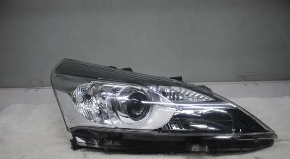 Toyota Verso Headlight/headlamp 811100F161 164877645 15532F