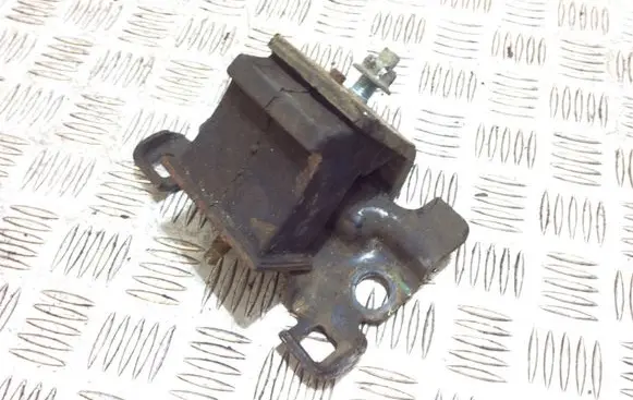 Nissan Navara D23 Engine mount bracket