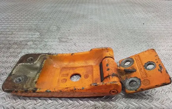 Volkswagen II LT Rear door lower hinge 9017400737