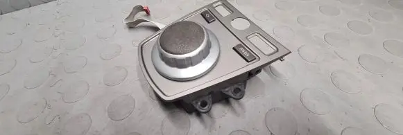 Head unit multimedia control
