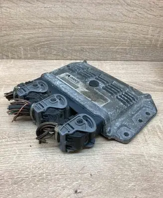 Renault Megane II Engine control unit/module ECU 8200242405 215840297A WithPlug