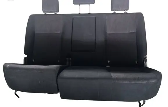 Toyota Hilux (AN120, AN130) Second row seats 