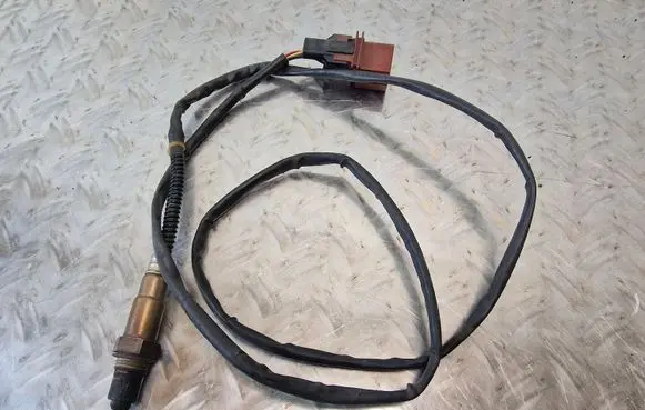 Audi A8 S8 D2 4D Lambda probe sensor 077906265AB