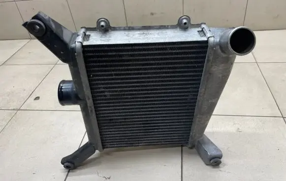 Toyota RAV 4 (XA20) Intercooler air channel guide 