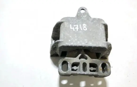 Skoda Octavia Mk1 (1U) Engine mount bracket 1j0199555