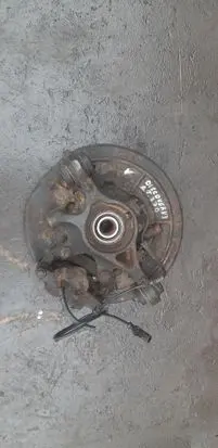 Land Rover Discovery 3 - LR3 Rear wheel hub spindle/knuckle 