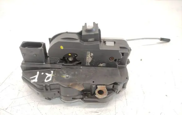 Opel Insignia A Front door lock 133687 13577984