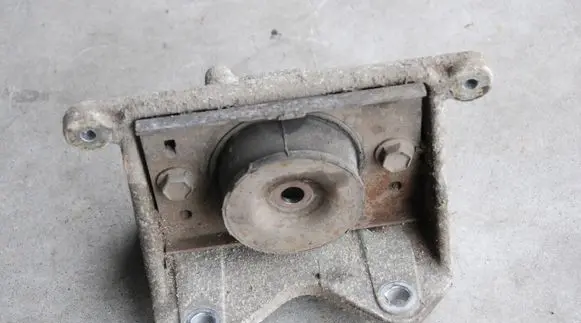 Renault Master II Gearbox mounting bracket 140KM