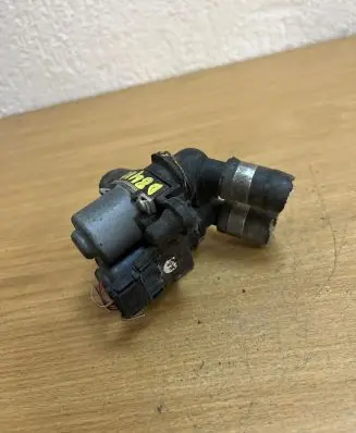 Mercedes-Benz E W210 Coolant heater control valve 0235451628 D8440