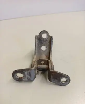 Hyundai i30 Front door lower hinge 