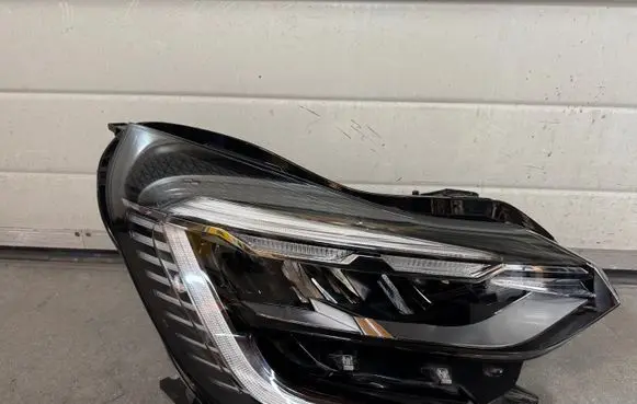 Renault Captur Headlight/headlamp 260104525R