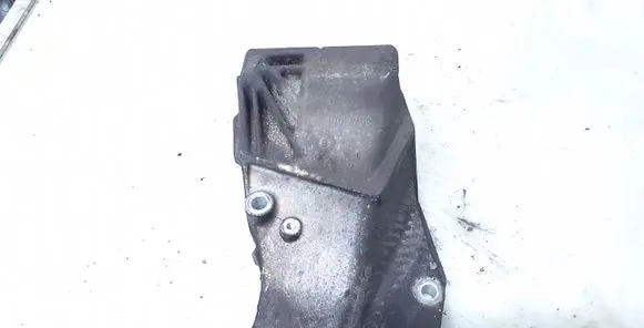 Volkswagen Polo III 6N 6N2 6NF Engine mounting bracket 030199275C