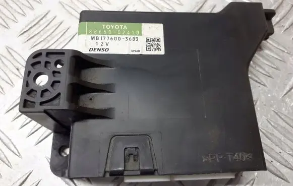 Toyota Auris 150 Air conditioner control unit module 88650-02410