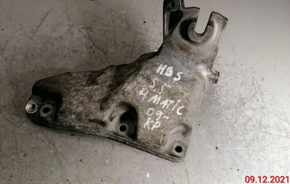 Mercedes-Benz S W221 Engine mounting bracket A2732231104