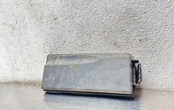 Opel Vectra C Fuse box cover 24438039