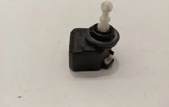 Headlight level adjustment motor