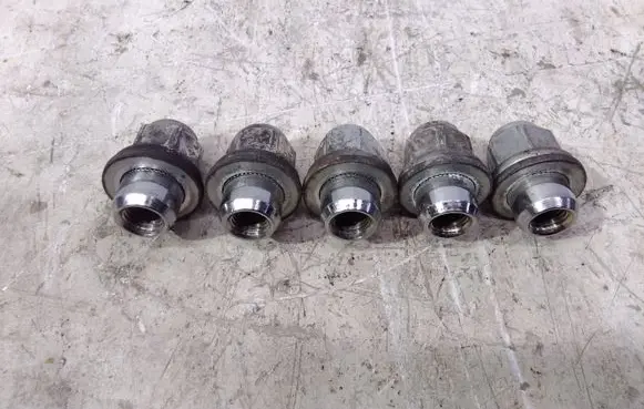 Lexus CT 200H Nuts/bolts 