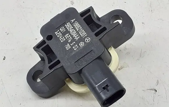 Mercedes-Benz B W246 W242 Airbag deployment crash/impact sensor A1668210351
