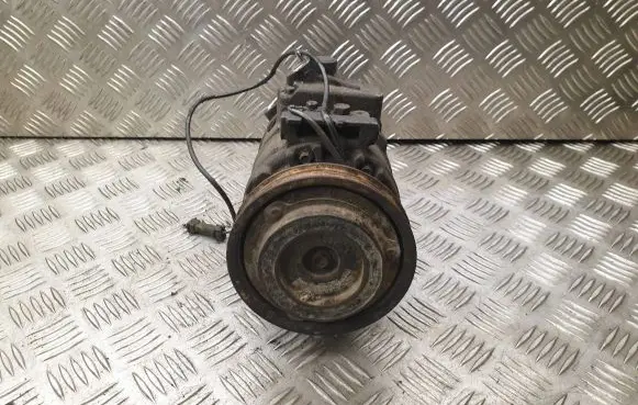 Volkswagen PASSAT B5.5 Air conditioning (A/C) compressor (pump) 8D0260808