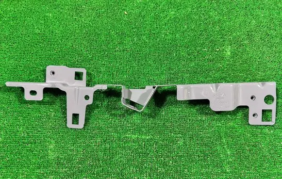 Opel Astra L Fender mounting bracket 381700C03