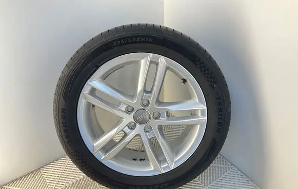Audi Q3 8U R18 alloy rim 8U0601025AA