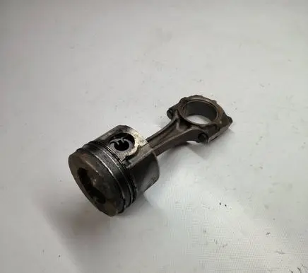 Mitsubishi Canter Piston with connecting rod