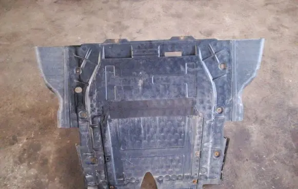 Opel Astra H Engine splash shield/under tray 13114644