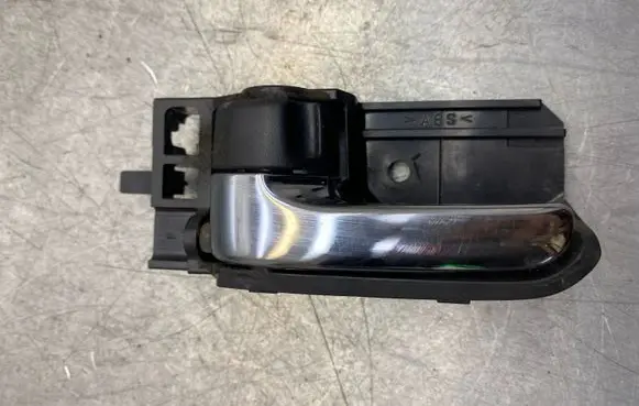 Toyota Corolla Verso E121 Front door interior handle