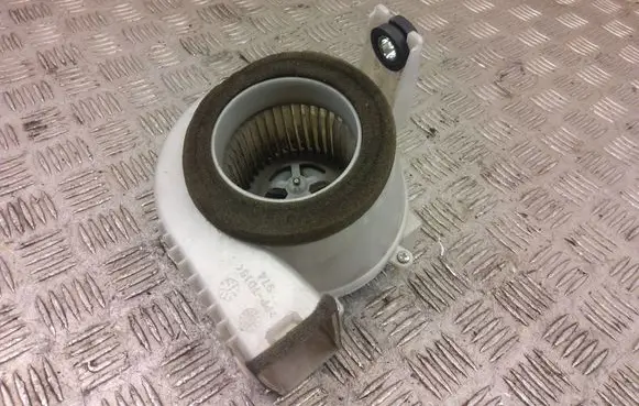Toyota Auris E180 Hybrid/electric vehicle battery fan G923012010
