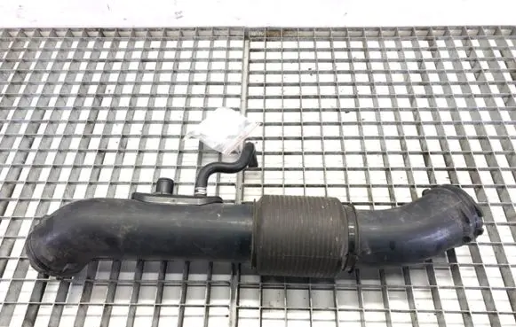 KIA Sportage Air intake hose/pipe 28130-P0400