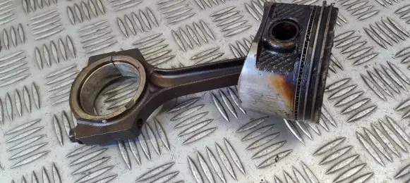 Chrysler Stratus Piston with connecting rod