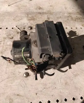 Volkswagen Golf V ABS Pump 1K0907379AC 00005309H0 10096003593