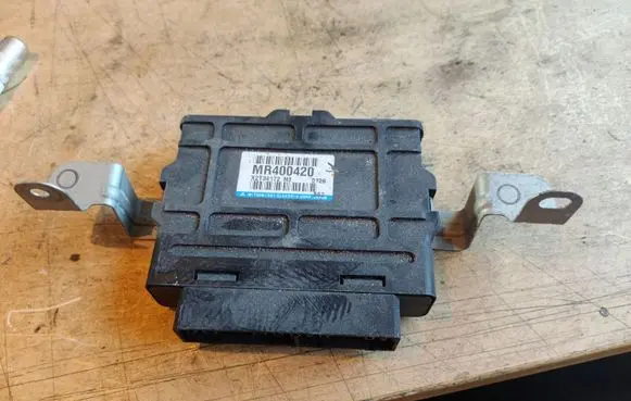 Mitsubishi Pajero ABS control unit/module MR400420