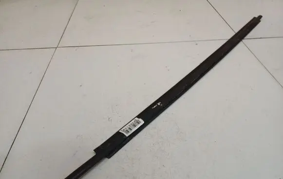 Toyota RAV 4 (XA30) Front door glass trim molding